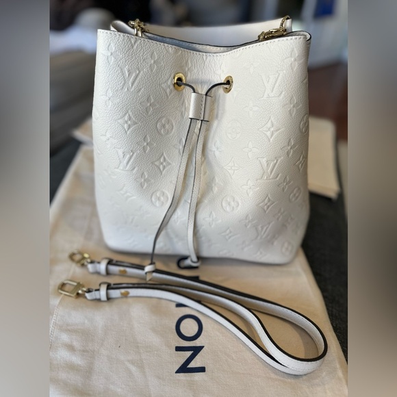 *****SOLD******Louis Vuitton - Picture 1 of 12